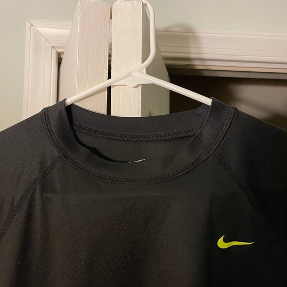Large Nike Dry-fit shirt - Picture 3 of 6